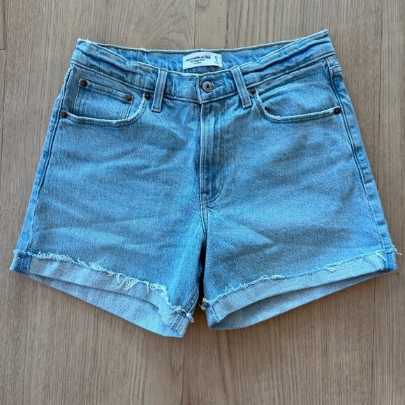 Abercrombie & Fitch Pants - Abercrombie & Fitch | Mid rise baggy Jean Short | Light wash | 27 or 4